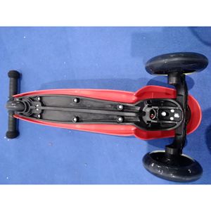 สกู๊ตเตอร์เด็กสามล้อ ปรับความสูงได้ พร้อมไฟ สำหรับเด็กอายุ 1-6 ปี - Product Image 2