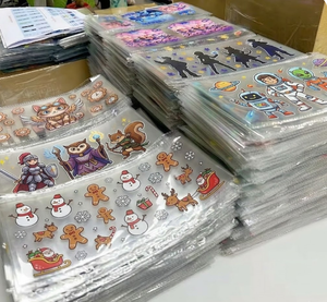 Gobelet personnalisé en PET brillant, écologique et imperméable, 16oz 20oz, avec transfert UV, motif dessin animé anime, effet boule à neige, vente en gros - Product Image 2