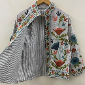 Veste d'hiver Boho vintage faite à la main avec broderie Suzani Vêtements d'extérieur unisexes Manteau en velours ethnique chic Design respirant - Product Image 1