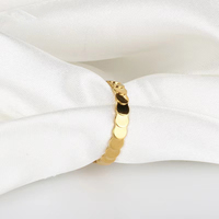 Bague en acier inoxydable en titane motif écaille de poisson et nid d'abeille au design épuré