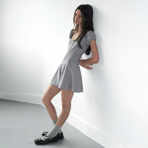 Robe Courte Plissée Tricotée Écologique Unie Décontractée d'Été Coupe Trapèze Extensible Taille Naturelle Manches Courtes Ajustée - Product Image 3