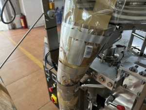 Máquina Automática de Envasado Vertical de Gránulos <span class=keywords><strong>para</strong></span> Bombones, Dulces de Chocolate, Golosinas con Taza Medidora - Product Image 5