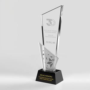 Trophée en cristal personnalisé HBL en forme de lame – Élégant et haut de gamme pour les récompenses annuelles et les cadeaux d'affaires - Product Image 4
