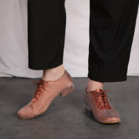LUOQIAO L605 Chaussures de danse Jazz et Latine pour hommes, bronze satiné, strass étincelants, bout fermé, semelle plate, à lacets, performance, talon bas de 1 cm