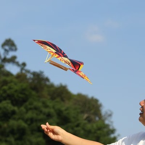 Jouet en bois TikTok Grand Oiseau Volant Luban pour Enfants, Jouet Volant à Ailes Battantes en Plastique - Product Image 3