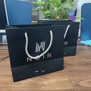 Sac en papier carré personnalisé avec logo, résistant aux chocs, pour montre - Product Image 1