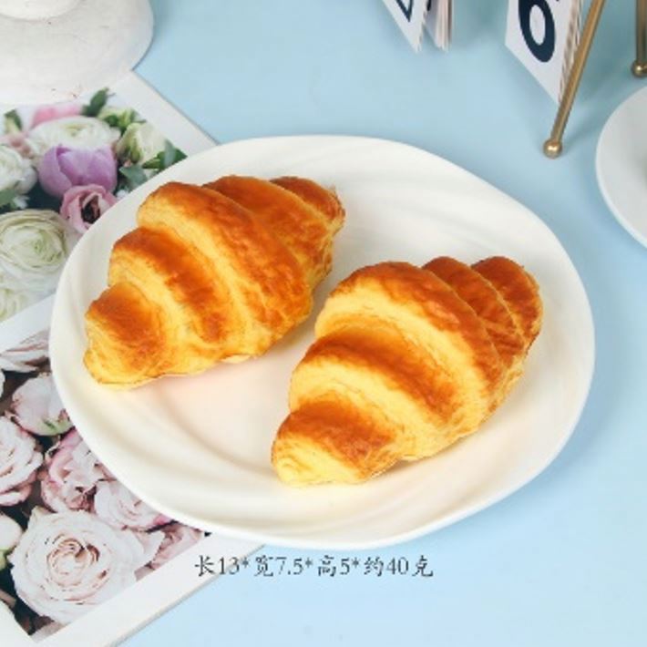 Croissant Falso Realista De PU Para Decoración Y Escaparates – Resistente A Manchas, Fácil De Limpiar – 12 Cm