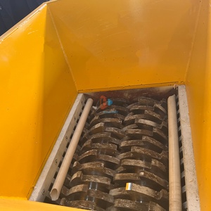 Broyeur de plastique à un seul arbre avec boîte de vitesses et moteur, haute productivité, verrouillage de sécurité, 380V, lames SKD-11 - Product Image 4