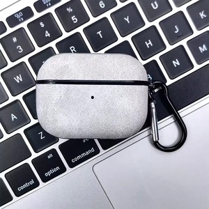 Funda para AirPods con Patrón de Piel de Oveja Retro, PC Rígido + Cuero PU, Cubierta Antiarañazos con Llavero - Product Image 1