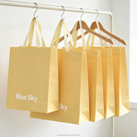 Sac cadeau de luxe personnalisé avec logo jaune - en carton ivoire laminé avec poignée en ruban, fait main avec logo personnalisé
