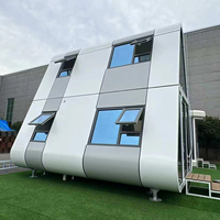 Maison capsule spatiale triangulaire préfabriquée en acier - Mini-résidence mobile moderne - Pour la vie en plein air dans les hôtels, les stations balnéaires et les villas