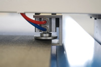 Plotter de Corte CNC Digital de Alta Precisión de 1600x2500 mm con Puntero de Luz Roja para la Creación de Muestras de Cajas de Embalaje