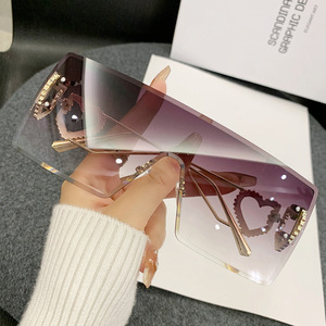 Lunettes de soleil monobloc sans monture en forme de cœur, style transfrontalier euro-américain 2024, nouvelle mode Y2K, tendance des célébrités d'Internet - Product Image 2
