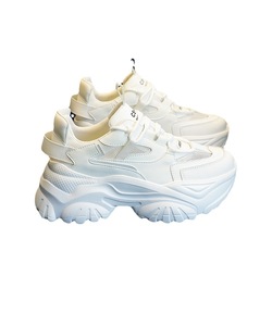 รองเท้าลำลองแฟชั่นผู้หญิงปี 2023 สวมใส่สบาย นุ่มเท้า และเสริมส้น รองเท้ากีฬาแบบผูกเชือก - Product Image 1