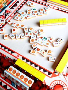 Juego de Mahjong <span class=keywords><strong>Americano</strong></span> de 160 Fichas con Tapete, Soporte y Caja, 4 Niveles, Acrílico Antideslizante, Fichas Personalizables, para Fiestas Brunch y Cenas Gourmet - Product Image 5