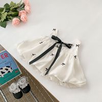 Ärmellose Weste mit Schleifendekor und Shorts in Knospenform, zweiteiliges Sommeroutfit für Babymädchen