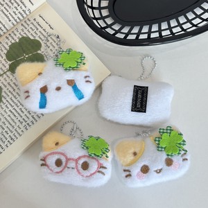 En stock : Accessoires en peluche et décorations pour enfants, motif chat japonais de dessin animé avec emoji chat porte-bonheur trèfle à quatre feuilles, et pinces à cheveux. - Product Image 4