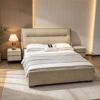 Cadre de lit en bois massif avec sommier à lattes, tête de lit incurvée et capitonnée, couleur crème, pour chambre d'hôtel