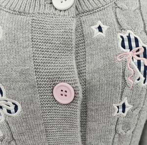 Combinaison de tricot et de tissu tissé Broderie au <span class=keywords><strong>crochet</strong></span> <span class=keywords><strong>Cardigan</strong></span> à manches longues pour fille avec boutons colorés - Product Image 5