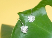 Anting Perak Sterling EZ112 925 Desain Daun Segar dan Sederhana Gaya Wanita Anting Kait Daun Elegan