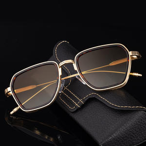 Gafas de Sol Cuadradas para Hombre HJ-7332, Montura Negra de PC, Protección UV400 Clase 2, Patillas Metálicas, Estilo Europeo - Product Image 2