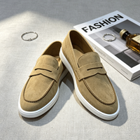 Mocassins en daim respirants et légers pour hommes, collection 2026, style luxe discret, semelle extérieure en caoutchouc antidérapante, souples à enfiler, pour le bureau et les week-ends