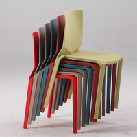 Chaise de restaurant en résine PP bon marché empilable moderne en plastique chaise de restaurant vente en gros prix d'usine
