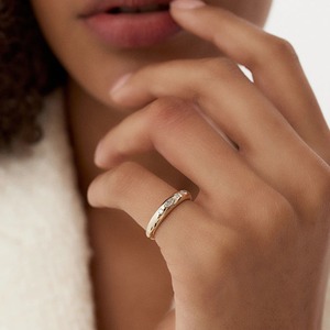 Fournisseur en gros de bijoux de luxe : Bague à sertissage encastré avec diamants marquise et ronds en dôme 14 carats - Product Image 6