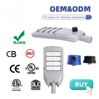 Lampadaire LED AC à quatre modules gris clair, haute luminosité, étanche IP67, garantie 5 ans, 4000K, angle de faisceau 150°, pour usage municipal
