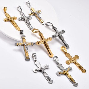 Collier pendentif croix de crucifixion de Jésus en acier inoxydable pour femmes et hommes, bijoux religieux en métal avec breloques de prière - Product Image 3