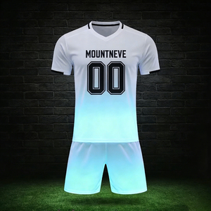 Completo da Calcio Americano Personalizzato con Scollo a V e Pantaloncini, Set Tuta Sportiva ad Asciugatura Rapida, Logo OEM, Abbigliamento Sportivo da Uomo Luminoso per Esterni - Product Image 3