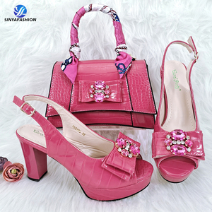 Set di <span class=keywords><strong>Scarpe</strong></span> e Borsa da <span class=keywords><strong>Donna</strong></span> Color <span class=keywords><strong>Beige</strong></span> con Pietre, Bellissimo Set Italiano di <span class=keywords><strong>Scarpe</strong></span> e Borsa per Feste, <span class=keywords><strong>Scarpe</strong></span> con Tacco Alto Abbinate alla Borsa - Product Image 3