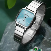 Montre à quartz carrée de luxe pour femme, logo personnalisé, bracelet en acier inoxydable, résistante à l'eau, prix de gros usine