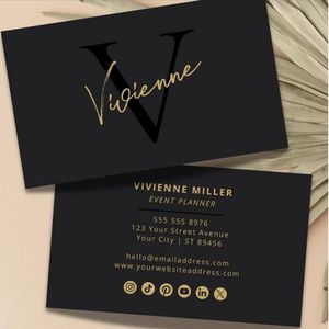 Tarjetas de Papel Personalizadas: Tarjetas de Identificación VIP de Lujo en Negro con Relieve y Logotipo Estampado en Dorado - Product Image 5