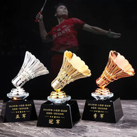 Trophées personnalisés en verre, ballons de football, médailles, trophées de badminton, trophées de basketball en cristal, base dorée et noire faite à la main