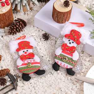 Chaussettes de Noël en tissu très vendues, garniture en peluche douce, détails de personnages de dessins animés, cordons rouges à suspendre, décoration pour arbre de Noël 0-24 - Product Image 4