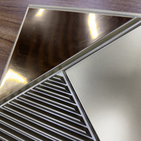 Panneaux muraux 3D en PVC effet miroir PET modernes et chics 50*50mm, imperméables pour la maison contemporaine, la chambre à coucher, l'école, la cuisine, l'hôtel, la salle de bain