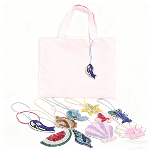 Appliques et porte-clés en strass personnalisés en gros, breloques de sac en forme d'animaux marins et de fruits en perles 3D faites à <span class=keywords><strong>la</strong></span> main - Product Image 1