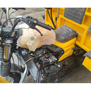 Camión de Basura con Cargador Lateral de 8 Metros Cúbicos, a Gasolina, Amarillo, con Función de Carga y Descarga Automática para Recolección de Residuos - Product Image 4