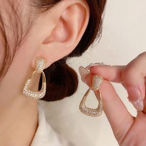 ต่างหูทรงเรขาคณิตสไตล์โบฮีเมียนแบบเรโทร ประดับเพชร สำหรับผู้หญิง สไตล์เกาหลี เรียบง่าย มีเอกลักษณ์ - Product Image 5