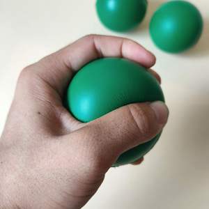 ลูกบอลบีบคลายเครียด รูปทรงฟุตบอล ทำจากโฟม PU นุ่ม  พร้อมโลโก้สั่งทำ - Product Image 2