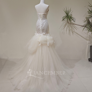 LY163 Belle robe de mariée sirène en tulle avec fleurs 3D - Product Image 2