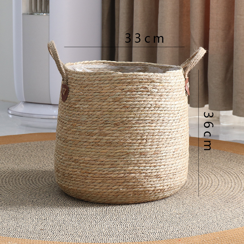 Taille moyenne, 33 cm de large et 36 cm de haut