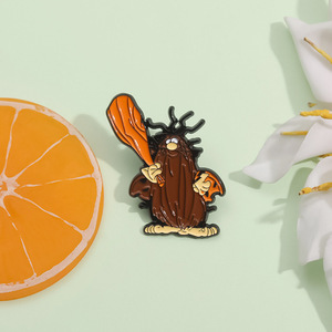 Broches de solapa de esmalte personalizados con diseño de hombre primitivo de dibujos animados, al por mayor, divertidos, de moda, creativos, de metal, para ropa y bolsos - Product Image 1