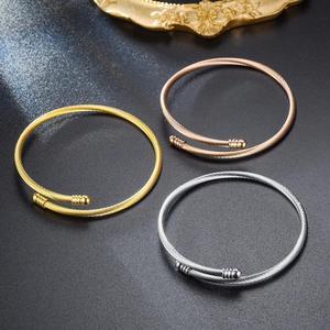 Nouveau Bracelet Élastique Torsadé Ouvert en Acier Inoxydable Argent, Or et Or Rose de 3 mm de Diamètre (63 mm) pour Hommes et Femmes - Product Image 2