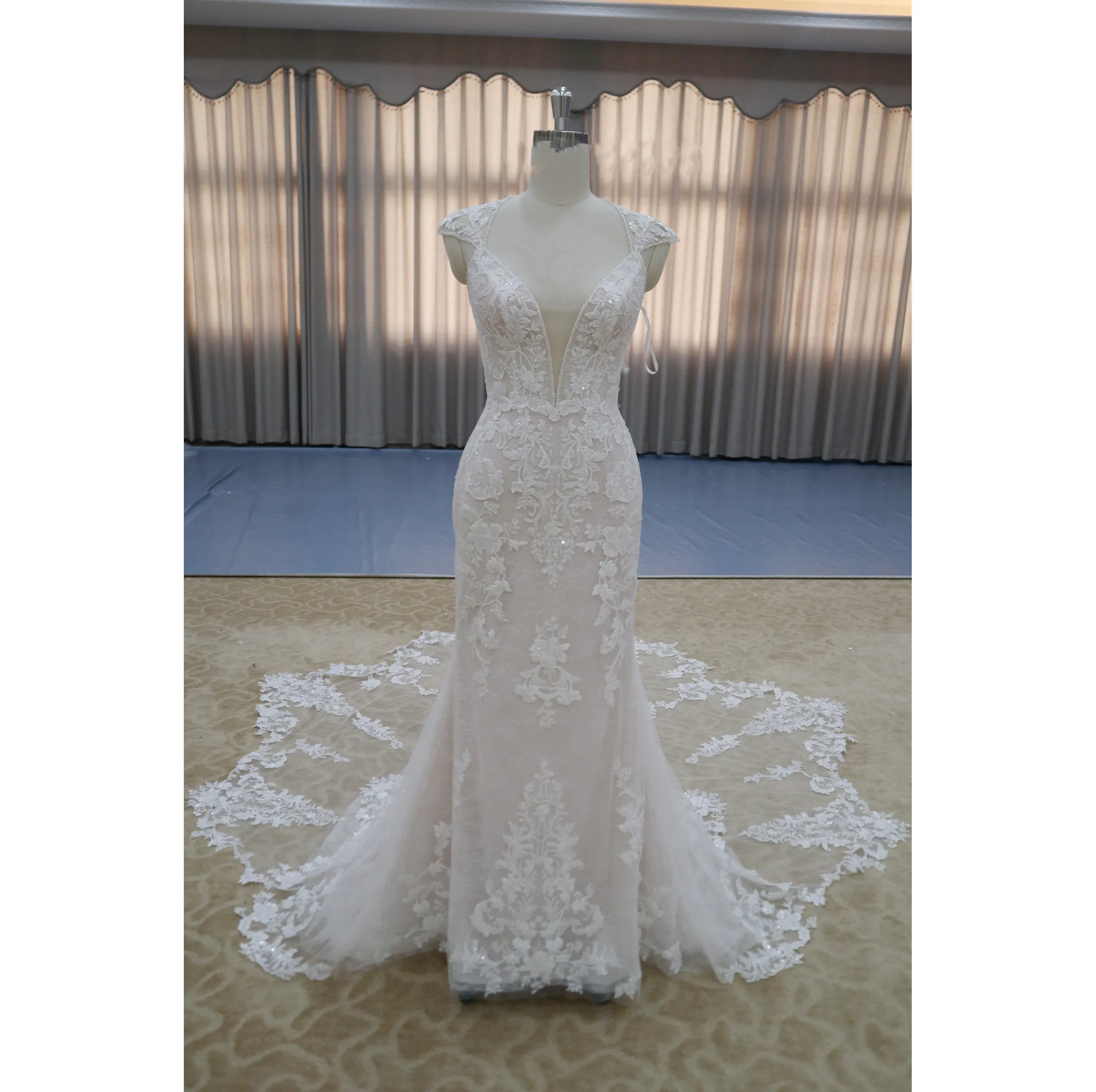 Hot Sales Comfy Elegant Lace Floor-length Bridal Gowns Women Modest Wedding Dress
