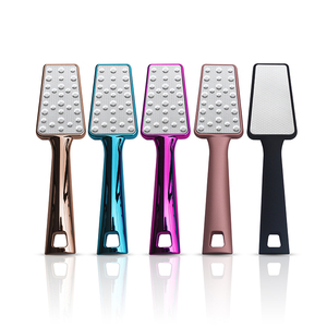 أدوات العناية بالأقدام مخصصة من الشركة المصنعة ، جهاز إزالة الكالس من الفولاذ المقاوم للصدأ مزدوج الجانب ، ملف القدم بمقبض بلاستيكي طويل - Product Image 1