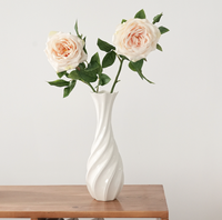 Composition florale murale haut de gamme en roses artificielles en soie pour mariage, Noël, Halloween – Couleurs douces blanc et jaune
