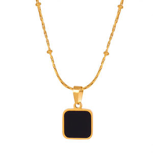 Collar con colgante de acrílico negro cuadrado de estilo minimalista de acero inoxidable chapado en oro de 18 quilates para regalo de mujer - Product Image 5