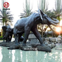 Statues d'éléphants en cuivre et métal bronze de grande taille à vendre